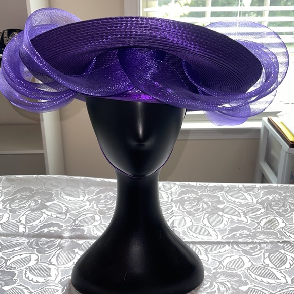 GORGEOUS PURPLE HAT WITH NECK STRING - Picture 2 of 9